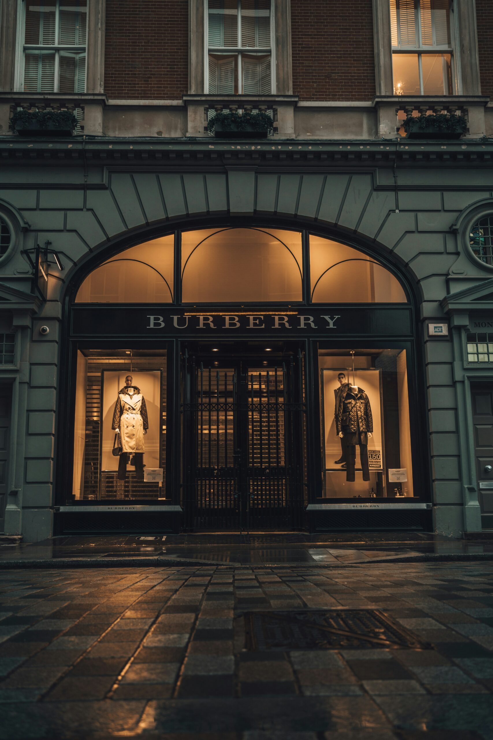 Retail & Shop Sign Removal | Retail Graphics Removal | Shop Graphics ...